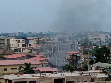 پرواز هواپیماهای فرانسوی بر فراز «کوتونو» در بنین و وقوع چند انفجار