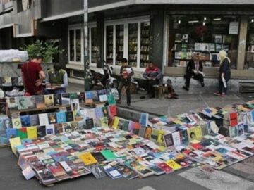 ساماندهی فروش کتاب و فعالیت دست‌فروشان در خیابان انقلاب