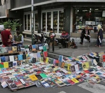 ساماندهی فروش کتاب و فعالیت دستفروشان در خیابان انقلاب